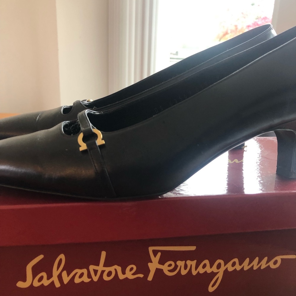 Ferragamo ‘Raffael” Black Leather Pumps Size  9C